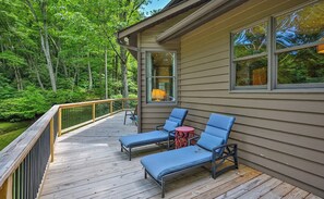 Terrace/patio - Luxury home where the clouds touch the trees. (Highlands)