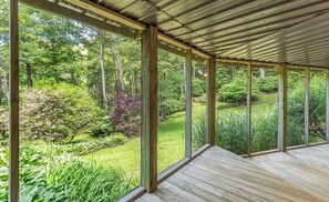 Interior - Luxury home where the clouds touch the trees. (Highlands)