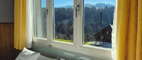 2 Schlafzimmer, Reisekinderbett, kostenloses WLAN, Bettwäsche