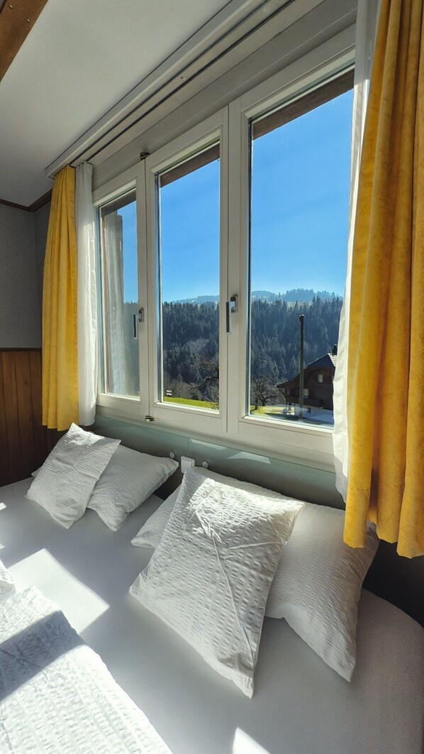 2 Schlafzimmer, Reisekinderbett, kostenloses WLAN, Bettwäsche