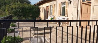 Quiet country house 250 M2 terrace 55 M2 land 5.000 M2 with trees