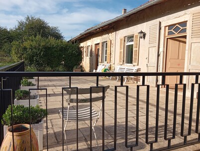 Quiet country house 250 M2 terrace 55 M2 land 5.000 M2 with trees