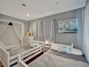 3 bedrooms, iron/ironing board, WiFi, bed sheets