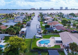 A residential area with a marina, houses, and a swimming pool.