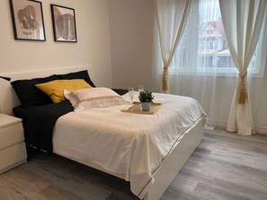 4 bedrooms, iron/ironing board, travel crib, free WiFi