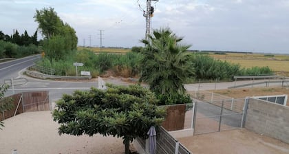 CĂłmoda casa de dos plantas con todas las comodidades en el Delta del Ebro