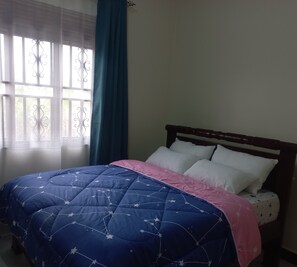 3 quartos, ferros/tábuas de passar roupa, Wi-Fi, roupa de cama