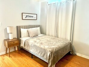 3 slaapkamers, een strijkplank/strijkijzer, wifi, beddengoed