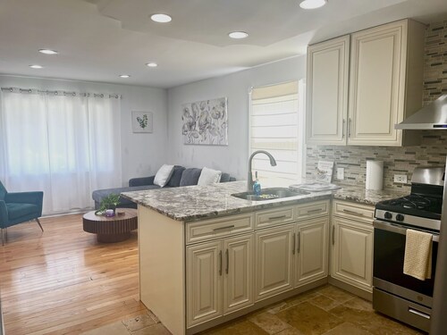 Cozy Home near O'Hare & fun Hubs with AC