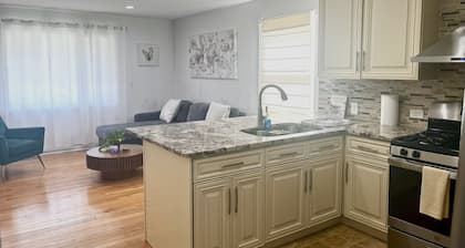 Cozy Home near O'Hare & fun Hubs with AC