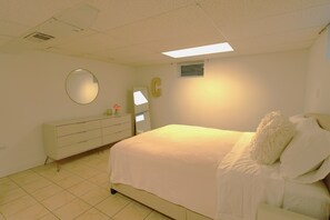 3 habitaciones, tabla de planchar con plancha, wifi y ropa de cama 