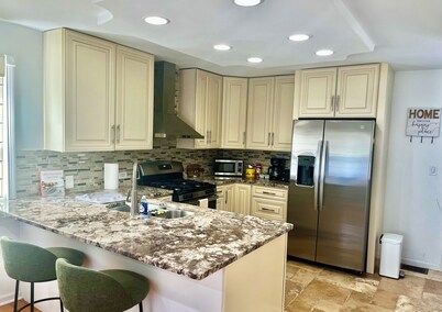 Cozy Home near O'Hare & fun Hubs with AC