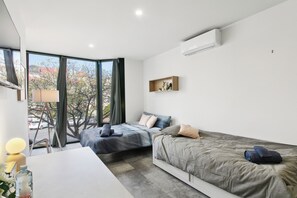Family Room, Non Smoking, Refrigerator | Desk, free WiFi, bed sheets - Cozy Stays - Private Rooms (Adelaide)