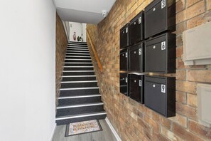 Staircase - Cozy Stays - Private Rooms (Adelaide)