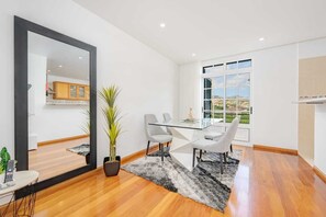 Interior - JPL - Preces Residential (Câmara de Lobos)