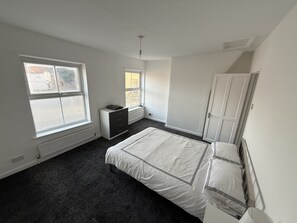 2 habitaciones, tabla de planchar con plancha y wifi gratis