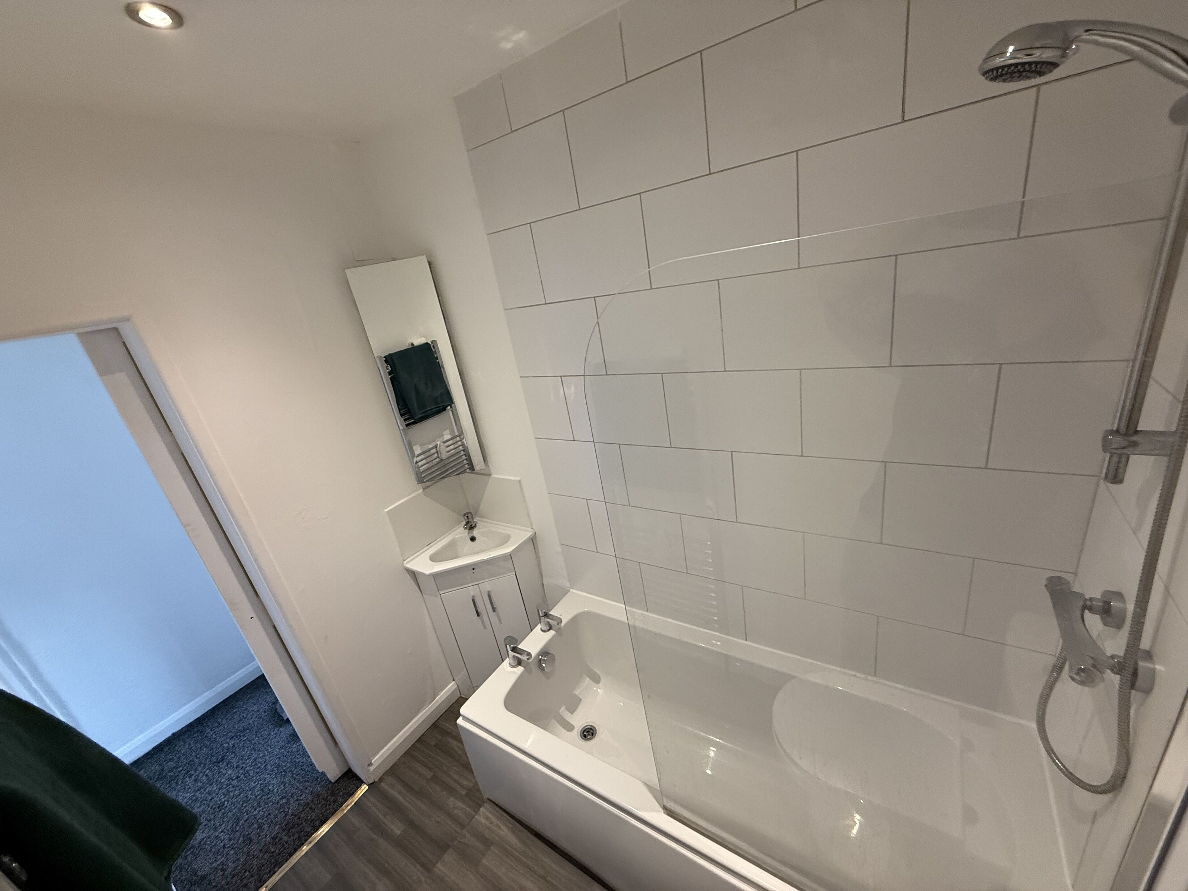 タオル、トイレットペーパー