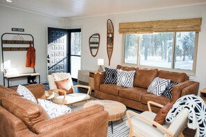 TV, fireplace - Alpine Charm on 1 Acre - Modern Amenities (Angel Fire)