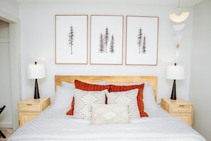3 bedrooms, bed sheets - Alpine Charm on 1 Acre - Modern Amenities (Angel Fire)