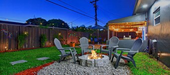 Dogs Welcome: Near 3 Beaches + Pompano Beach Pier
Tiki Bar Fire Pit.