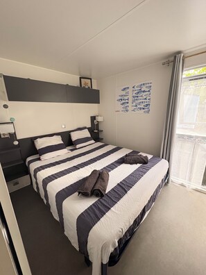 Internet, bed sheets - Mobilhome cap ferret (Lège-Cap-Ferret)