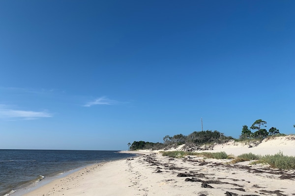 Ligstoelen aan het strand, strandlakens