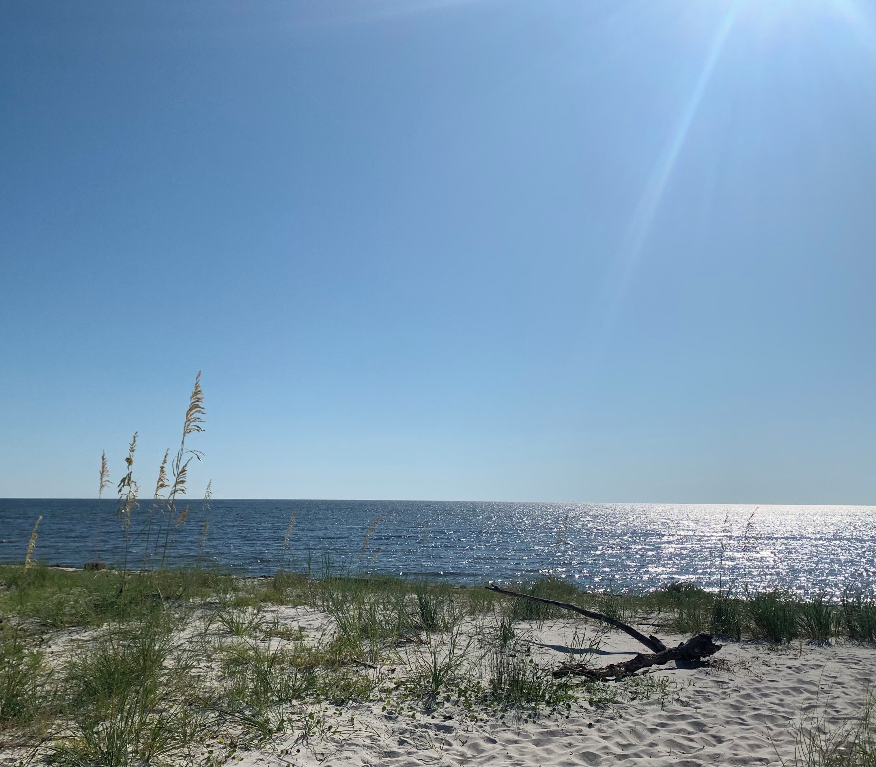 Aurinkotuoleja, rantapyyhkeitä