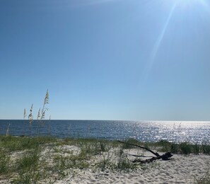 Sun loungers, beach towels - Point & Paddle
Waterfront Retreat @Alligator Point (Alligator Point)