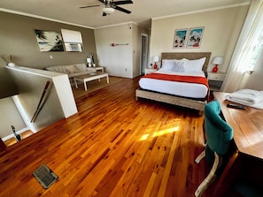 4 bedrooms, desk, travel cot, WiFi