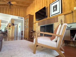 Télévision, cheminée