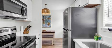 Réfrigérateur, micro-ondes, four, lave-vaisselle