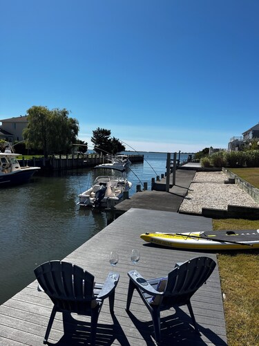 Family-Friendly Waterfront in the Hamptons with Stunning Views