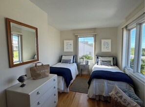 5 bedrooms, iron/ironing board, free WiFi