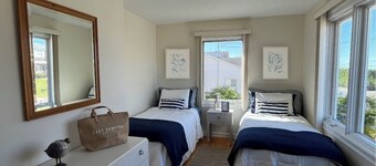 Family-Friendly Waterfront in the Hamptons with Stunning Views