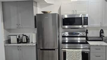 Microondas, horno y parrilla de estufa