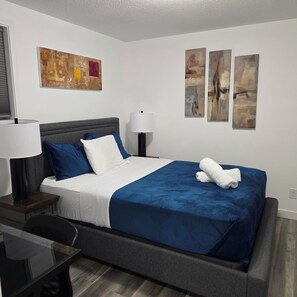 1 bedroom, iron/ironing board, WiFi, bed sheets - Bliss Paradise - An entire suite in a serene environment where you feel at home. (Regina)