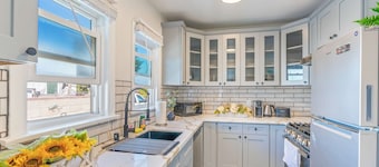 Spacious & Serene 3BR Retreat King Bed Safe Area Close to DTLA and OT Pasadena!