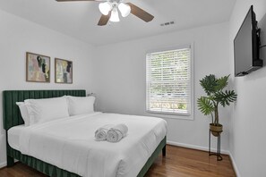 5 chambres, fer et planche à repasser, Wi-Fi, draps fournis