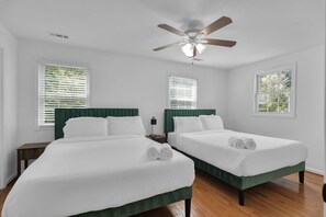 5 chambres, fer et planche à repasser, Wi-Fi, draps fournis