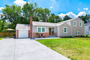Exterior - Entire home in Alexandria, Virginia (Alexandria)