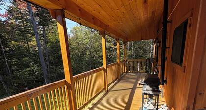 Cozy, welcoming, 3-bedroom cabin abutting the Green Mountain National Forest!