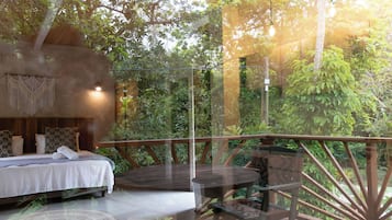 Loft, Kitchen | In-room safe, desk, iron/ironing board, free WiFi