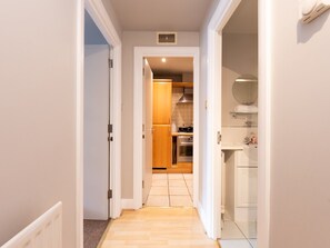 Fridge, microwave, oven, dishwasher - Pass the Keys | Charming 1-Bedroom Flat by Hyde Park with Parking & Tube/Metro Station (London)