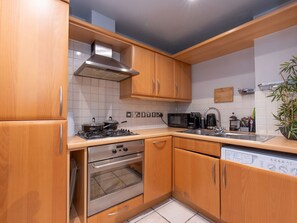 Réfrigérateur, micro-ondes, four, lave-vaisselle