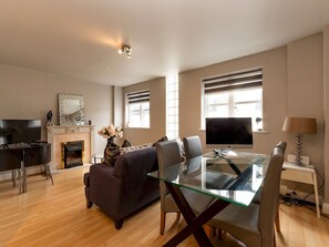 TV - Pass the Keys | Charming 1-Bedroom Flat by Hyde Park with Parking & Tube/Metro Station (London)