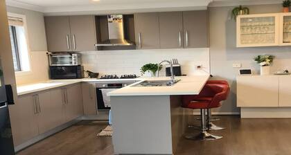 Minutes to Mount Panorama Motor racing circuit