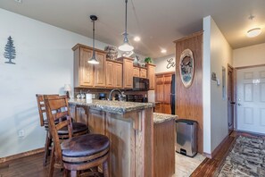 Fridge, microwave, oven, stovetop - 1BR Village At Indian Point 502 near SDC-Free Tickets Daily up to $500 (Branson)