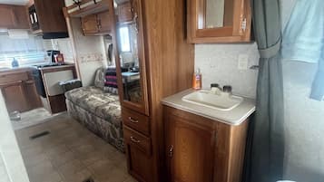 1 dormitorio y ropa de cama