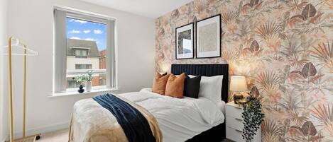 2 bedrooms, internet, bed sheets