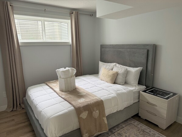 1 chambre, coffre-fort, fer et planche à repasser